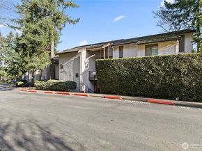 10418 NE 32nd Place C105, Bellevue WA 98004