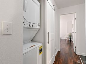 10418 NE 32nd Place C105, Bellevue WA 98004