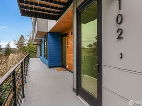 8923 166th Ave NE 102, Redmond WA 98052