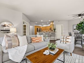 7709 Fairway Avenue SE 102, Snoqualmie WA 98065