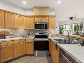 7709 Fairway Avenue SE 102, Snoqualmie WA 98065