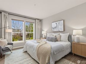 7709 Fairway Avenue SE 102, Snoqualmie WA 98065