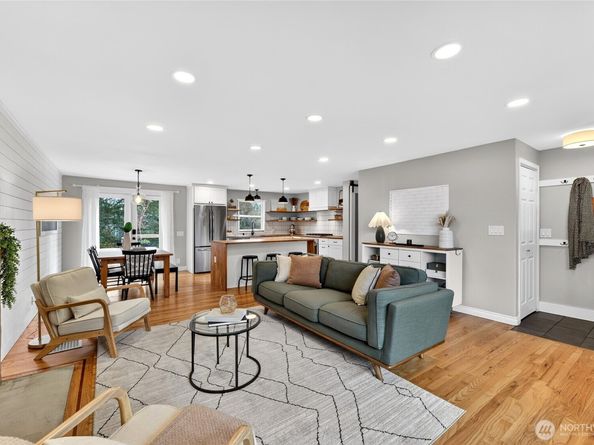 22207 54th Avenue W, Mountlake Terrace WA 98043