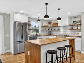 22207 54th Avenue W, Mountlake Terrace WA 98043