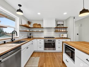 22207 54th Avenue W, Mountlake Terrace WA 98043