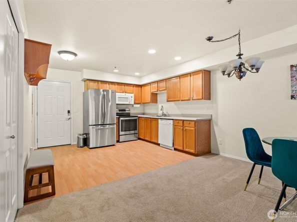 7912 170th Avenue NE 204, Redmond WA 98052