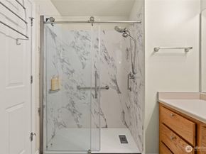 7912 170th Avenue NE 204, Redmond WA 98052