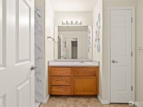 7912 170th Avenue NE 204, Redmond WA 98052