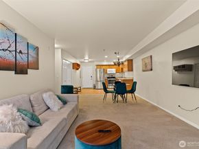 7912 170th Avenue NE 204, Redmond WA 98052