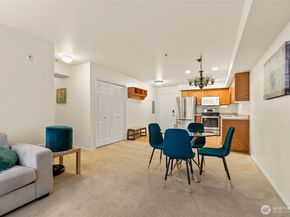 7912 170th Avenue NE 204, Redmond WA 98052