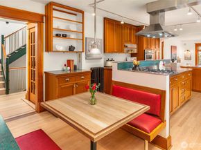 2117 N 36th Street, Seattle WA 98103