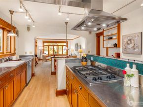 2117 N 36th Street, Seattle WA 98103