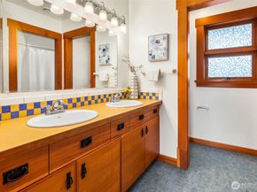 2117 N 36th Street, Seattle WA 98103