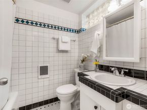 2117 N 36th Street, Seattle WA 98103