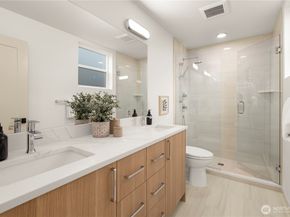 722 N 36th Street, Seattle WA 98103