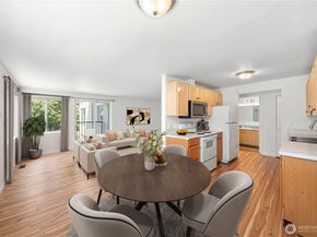 11556 Greenwood Avenue N 105, Seattle WA 98133