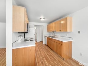 11556 Greenwood Avenue N 105, Seattle WA 98133