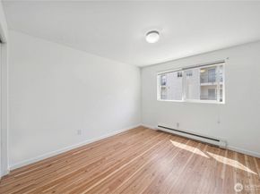 11556 Greenwood Avenue N 105, Seattle WA 98133