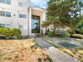 11556 Greenwood Avenue N 105, Seattle WA 98133