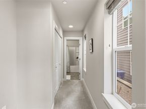 23947 SE 45th Terr, Sammamish WA 98029