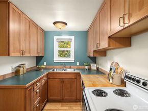 548 NE 102nd Street, Seattle WA 98125