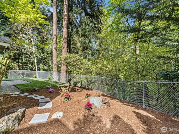 4800 152nd Place SE, Bellevue WA 98006