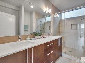 3639 13th Avenue W C, Seattle WA 98119