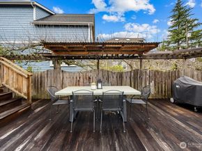 610 16th Avenue E, Seattle WA 98112