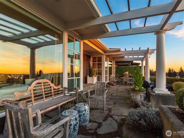 9400 Vineyard Crest, Bellevue WA 98004