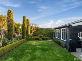 9400 Vineyard Crest, Bellevue WA 98004