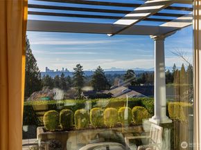 9400 Vineyard Crest, Bellevue WA 98004