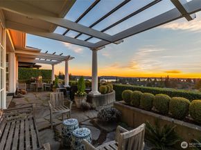 9400 Vineyard Crest, Bellevue WA 98004