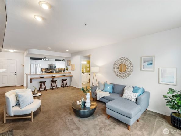3221 SW Avalon Way 413, Seattle WA 98126