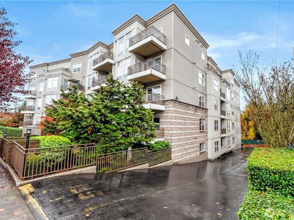3221 SW Avalon Way 413, Seattle WA 98126