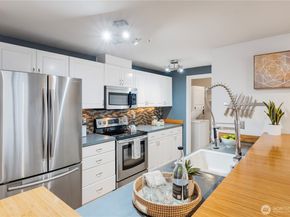 3221 SW Avalon Way 413, Seattle WA 98126