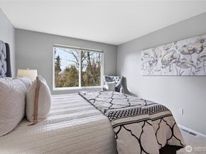 6649 SE Cougar Mountain Way, Bellevue WA 98006