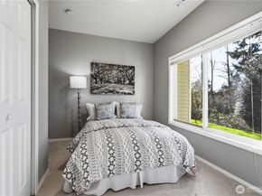 6649 SE Cougar Mountain Way, Bellevue WA 98006