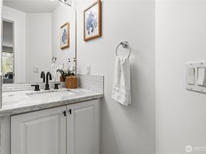 6649 SE Cougar Mountain Way, Bellevue WA 98006