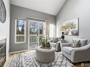 6649 SE Cougar Mountain Way, Bellevue WA 98006