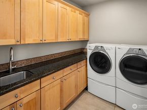 2 Crescent Key SE, Bellevue WA 98006