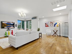 2 Crescent Key SE, Bellevue WA 98006