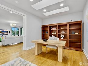 2 Crescent Key SE, Bellevue WA 98006