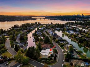 2 Crescent Key SE, Bellevue WA 98006