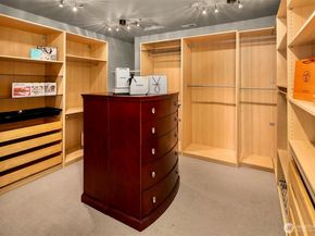 2 Crescent Key SE, Bellevue WA 98006