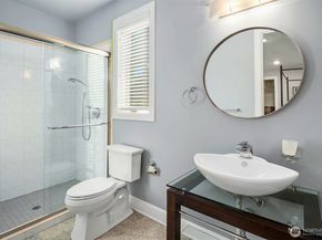 2 Crescent Key SE, Bellevue WA 98006