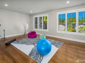 2 Crescent Key SE, Bellevue WA 98006