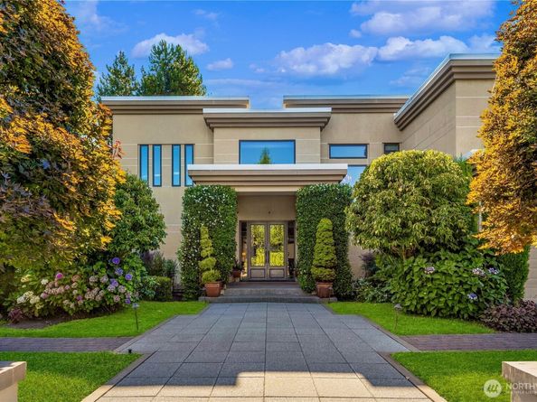 2 Crescent Key SE, Bellevue WA 98006