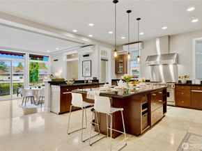 2 Crescent Key SE, Bellevue WA 98006