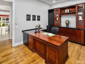 2 Crescent Key SE, Bellevue WA 98006