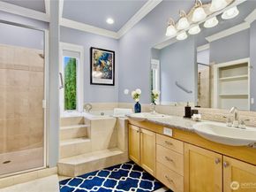 2 Crescent Key SE, Bellevue WA 98006